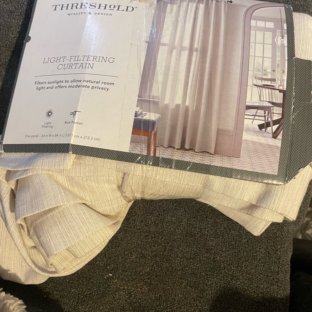 THRESHOLD LIGHT-FILTERING CURTAIN (CREAM FARRAH) ONE PANEL 54IN X 84IN -- NEW